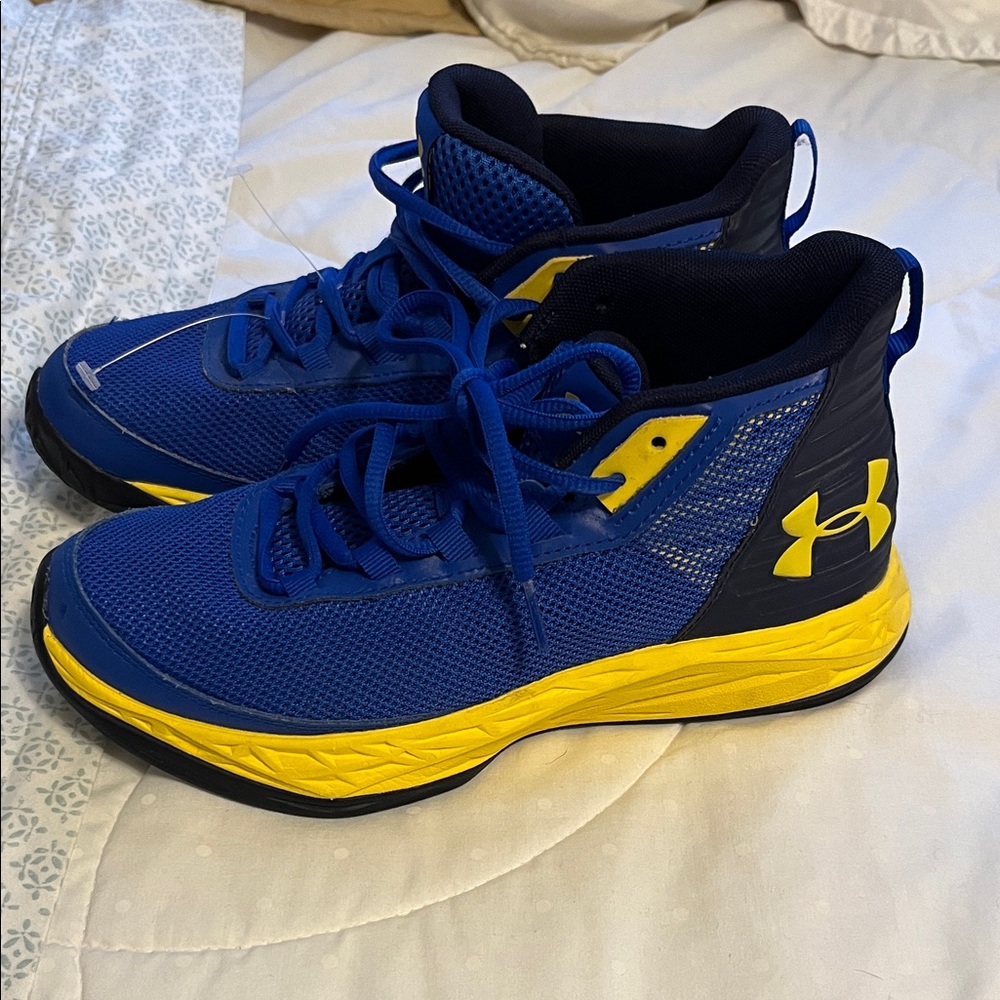 NWOT Under Armour Sneakers in Blue and Yellow 5.5